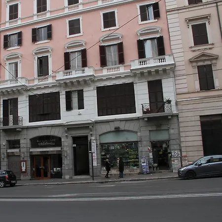 Konukevi Premier Cavour Roma